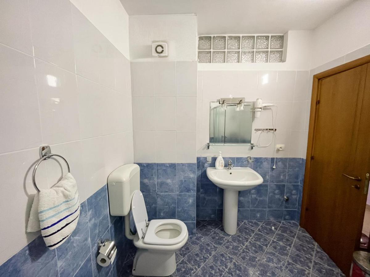 Coastal Retreat - Beach Apartment Vlora Kültér fotó